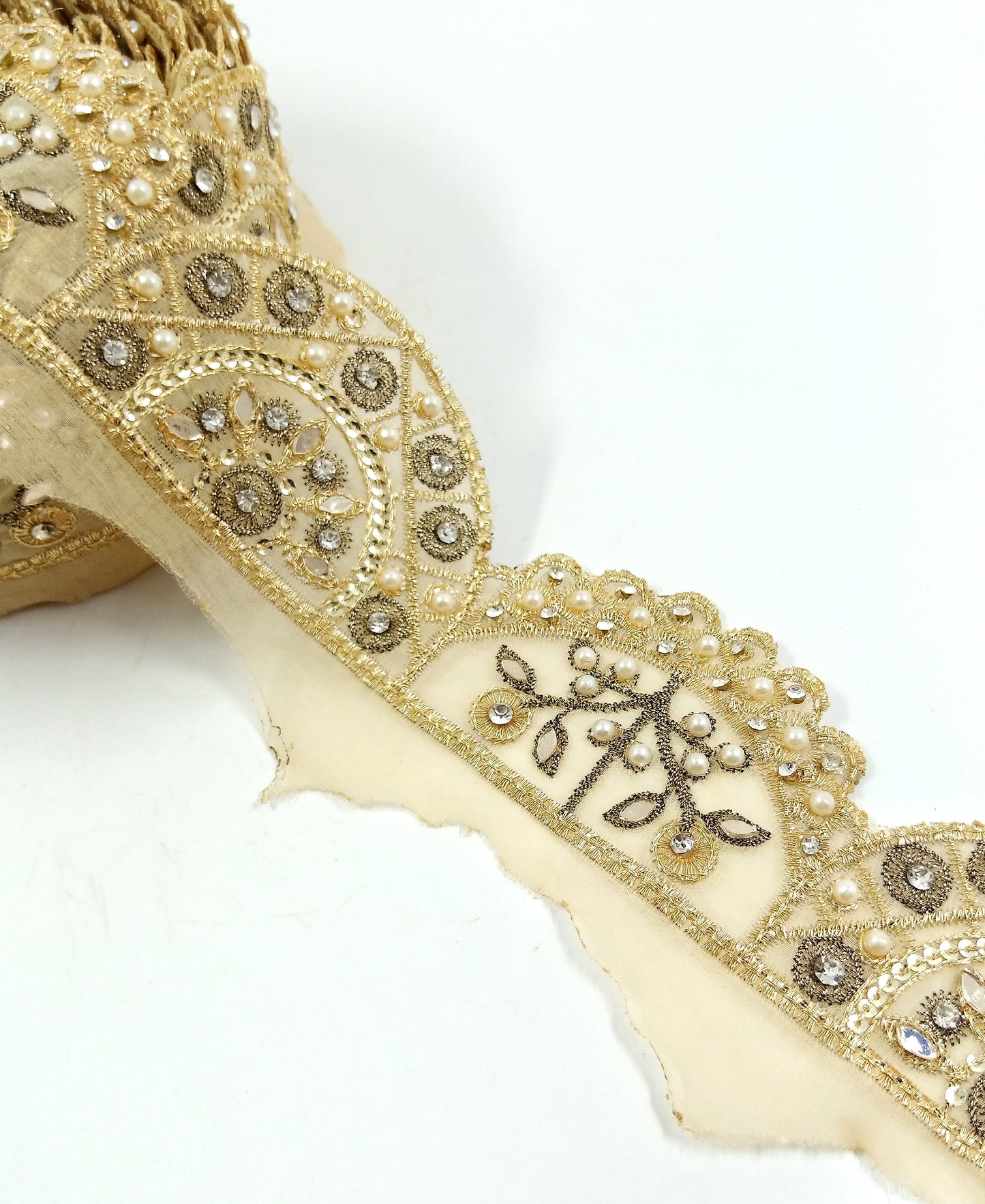 Golden color fancy scallop cutwork lace