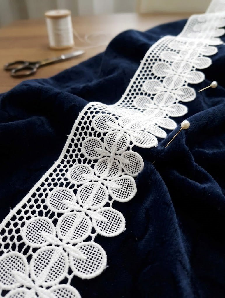 White 4-Petal Floral Cutwork Chemical Lace – Gul e Resham