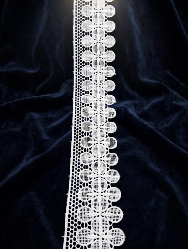 22_69f1bd7f-c446-4998-9aa9-aafa388740bf.jpg White 4-Petal Floral Cutwork Chemical Lace – Gul e Resham