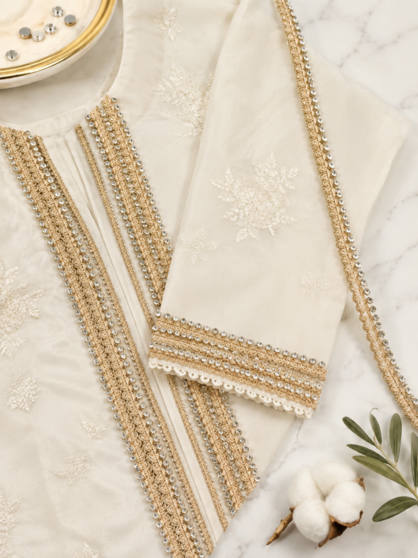 sleek single line rose gold stone lace