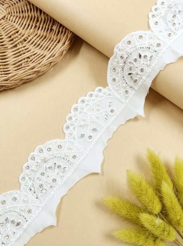 Fancy white scalped cutwork scallop lace
