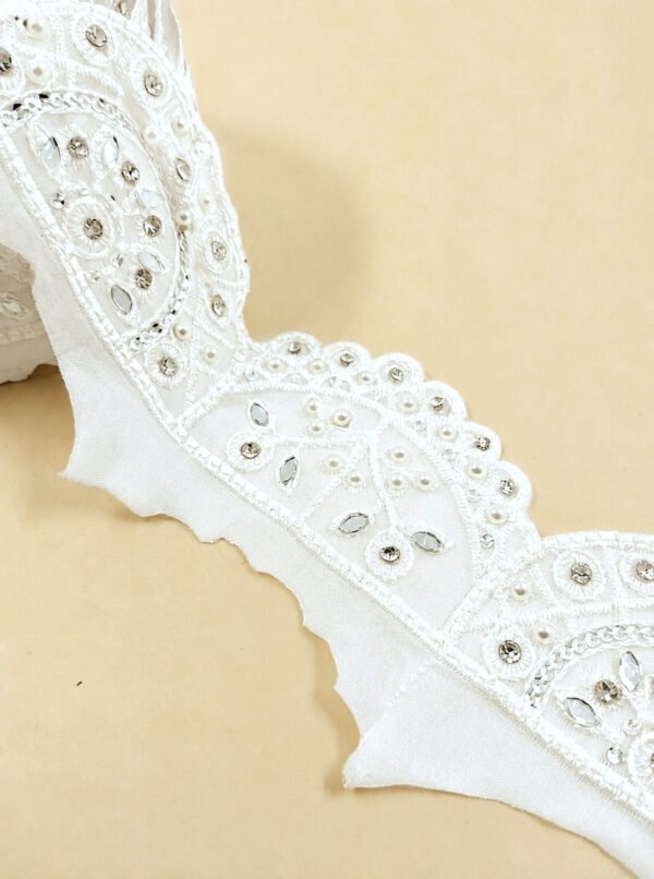 Fancy white scalped cutwork scallop lace